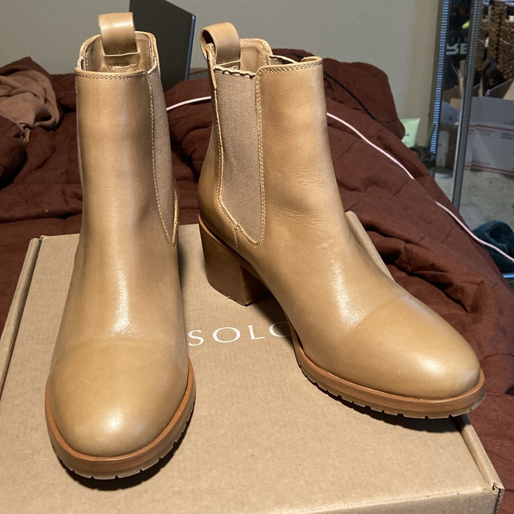 Ana Go-To Heeled Chelsea Boot Almond